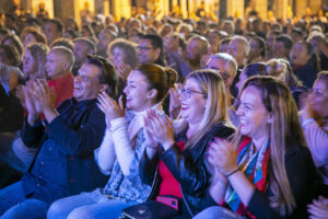 noche de humor 4 300x200