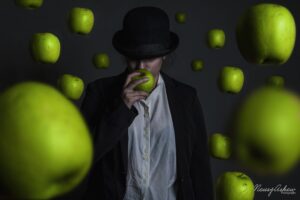 23 personaje min 300x200